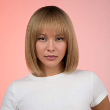 Kia: Kαρέ Ξανθιά Gold Περούκα με σκούρη ρίζα