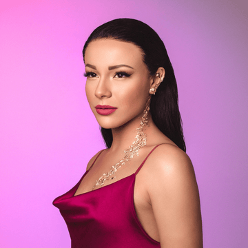 Lydia: Καστανη Wet Σκούρη Αόρατη Περούκα